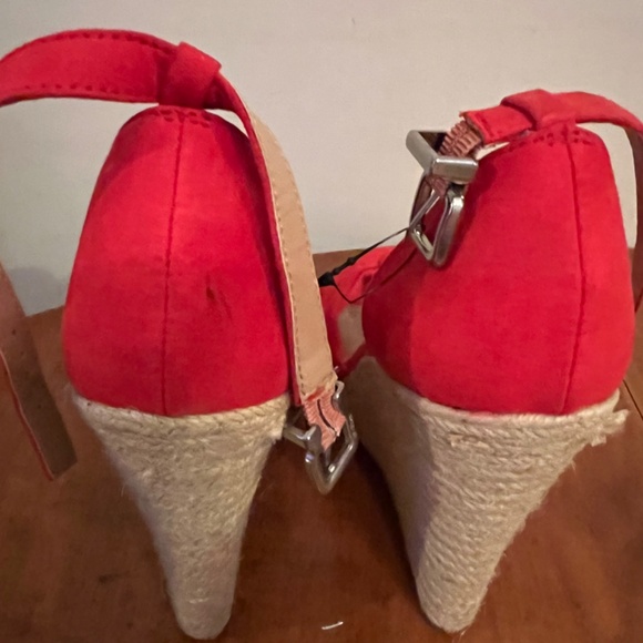 Red Espadrilles — EXPRESS — Size 9 - Picture 2 of 4